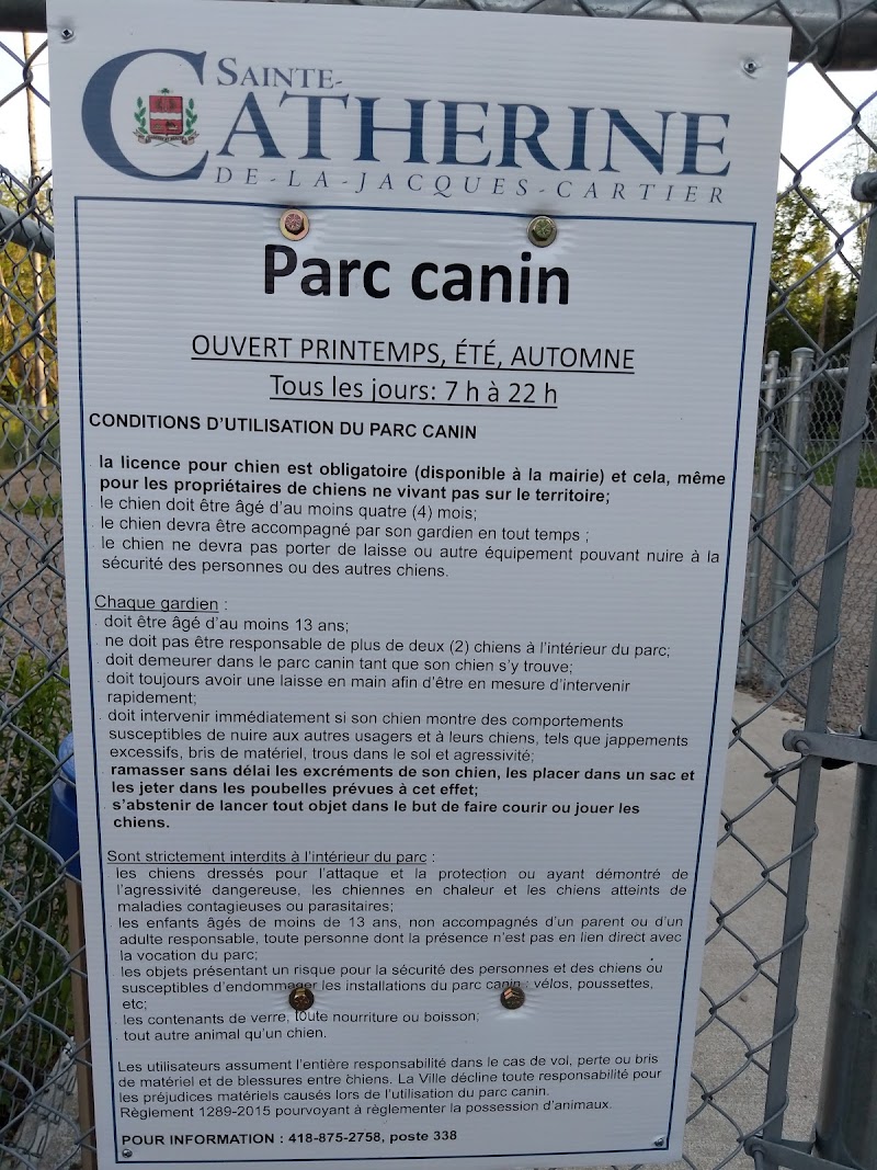 parc canin dog park in Sainte-Catherine-de-la-Jacques-Cartier, Quebec
