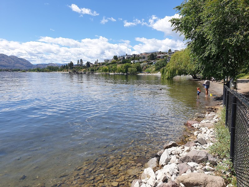 Gellatly Dog Beach dog park in West Kelowna, British Columbia