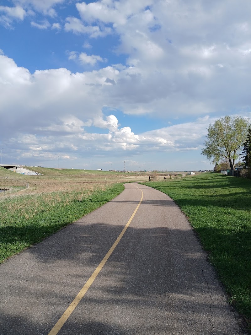 Pineridge Off Leash Dog Park/Walkway dog park in Calgary, Alberta