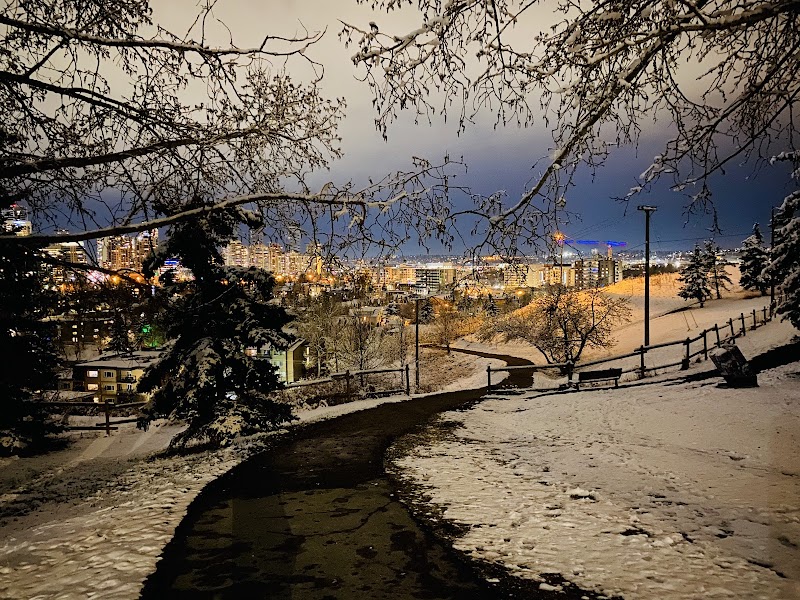 McHugh Bluff Off Leash Dog Park dog park in Calgary, Alberta