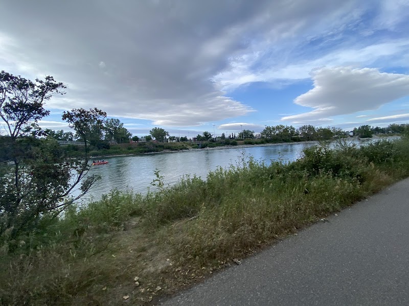 Sunalta/Pumphouse Off-leash Area /water access dog park in Calgary, Alberta