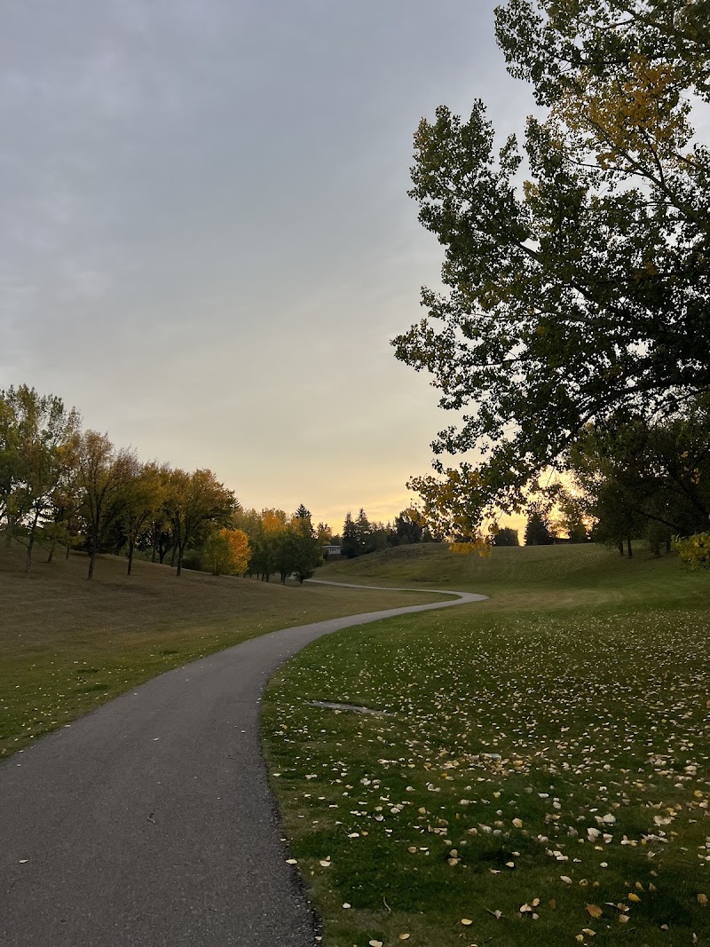 Varsity off-leash area VAR-001 dog park in Calgary, Alberta