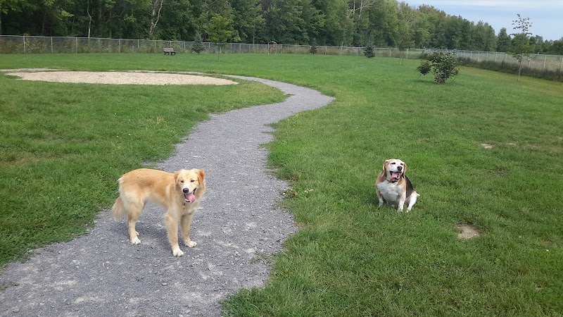 Parc canin Dog Park dog park in Russell, Ontario