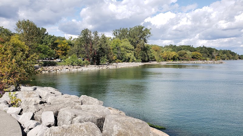 Jack Darling Memorial Park dog park in Mississauga, Ontario