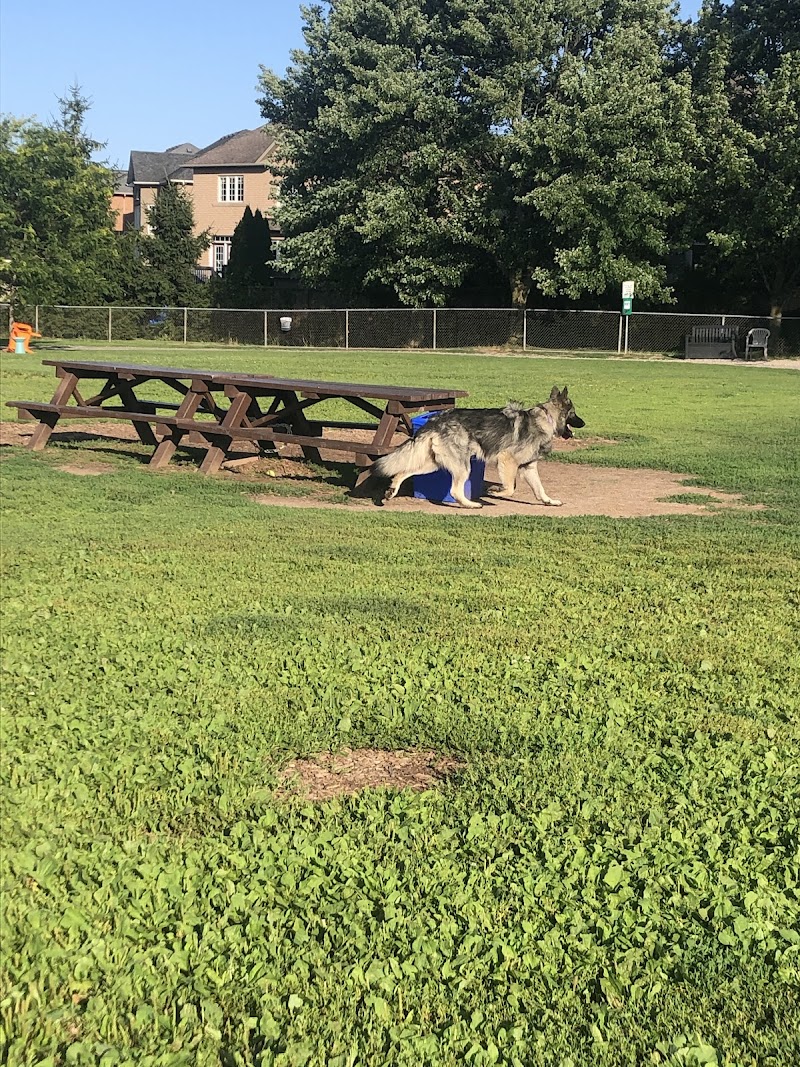Shell Dog Park dog park in Oakville, Ontario