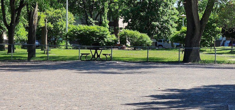 Aire d'exercice canin dog park in Montreal, Quebec