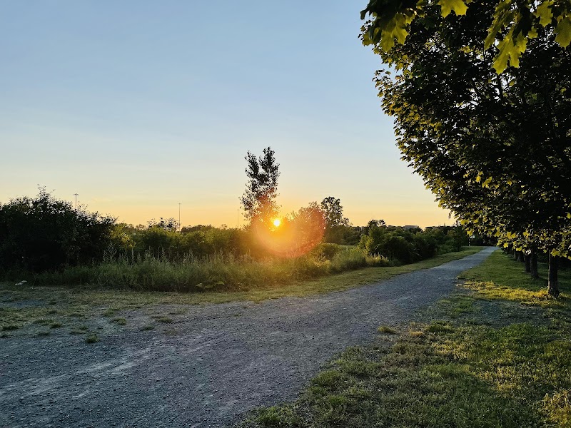 Falco Dog Park (Laval-des-Rapides) dog park in Laval, Quebec