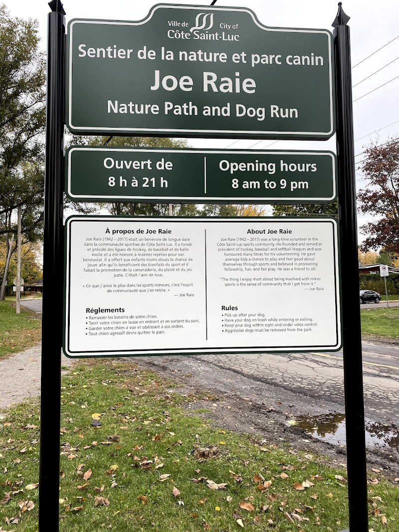 Joe Raie Nature Trail dog park in Côte Saint-Luc, Quebec
