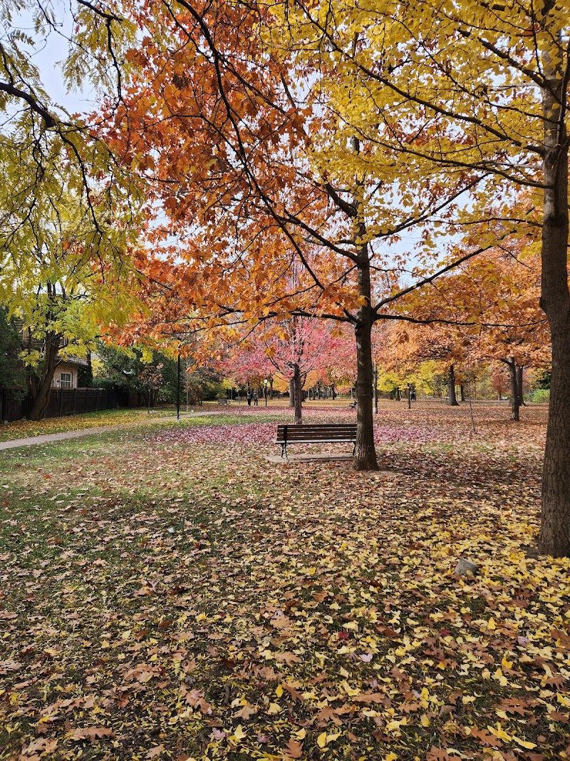 Craigleigh Gardens Dog Park dog park in Toronto, Ontario