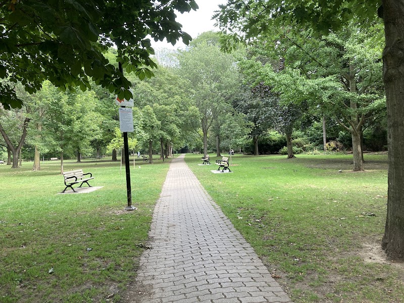 Craigleigh Gardens Dog Park dog park in Toronto, Ontario