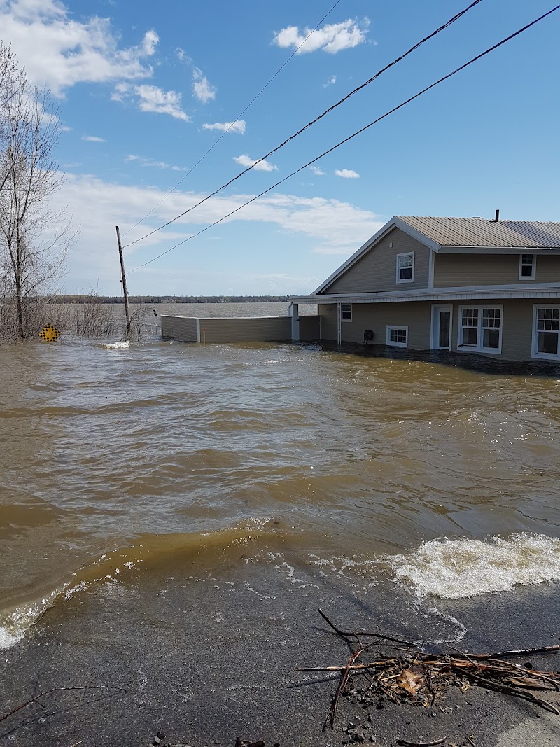 Sainte-Marthe-sur-le-Lac Dog Park dog park in Sainte-Marthe-sur-le-Lac, Quebec
