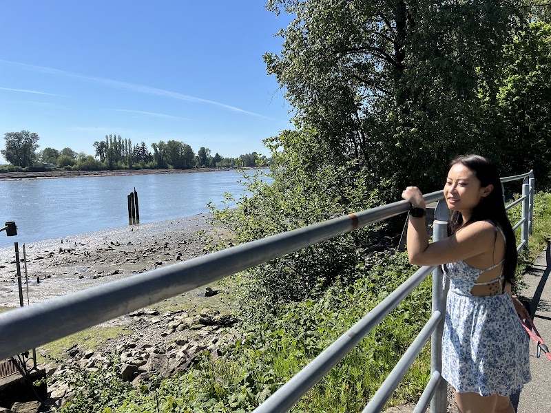 Burnaby Fraser Foreshore Off-Leash Dog Area dog park in Burnaby, British Columbia