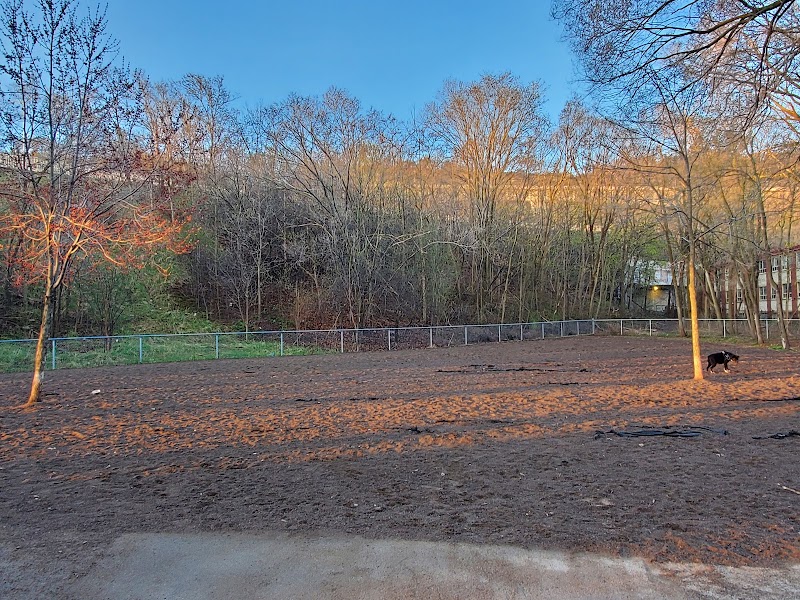 Rail Trail Dog Park dog park in Hamilton, Ontario
